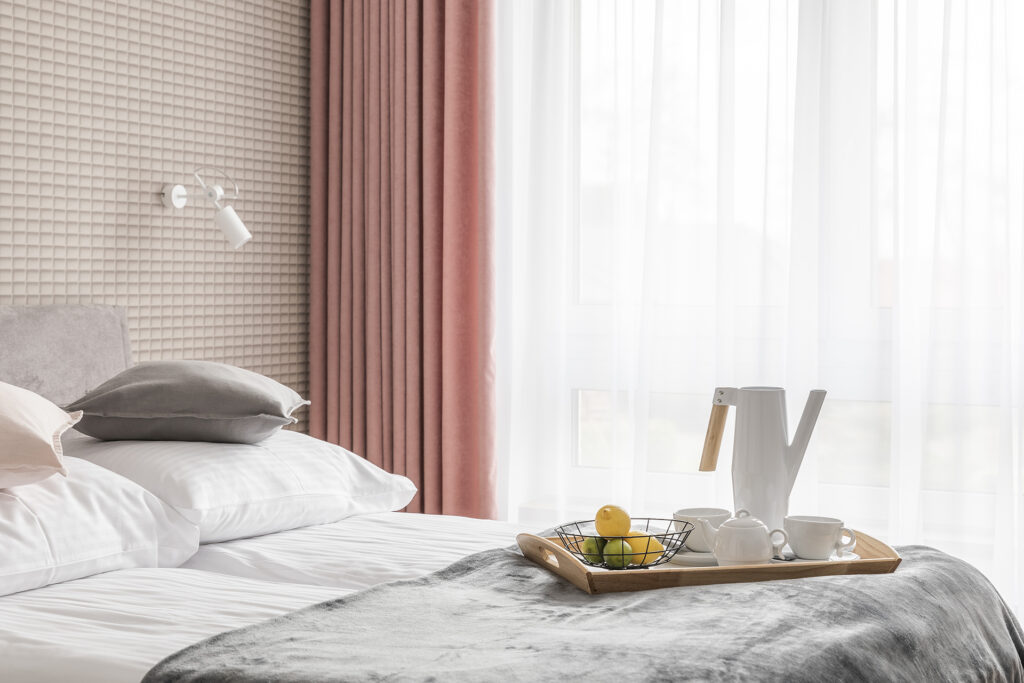 Kamienica Parkowa Dąbki - wnętrze przytulnej sypialni